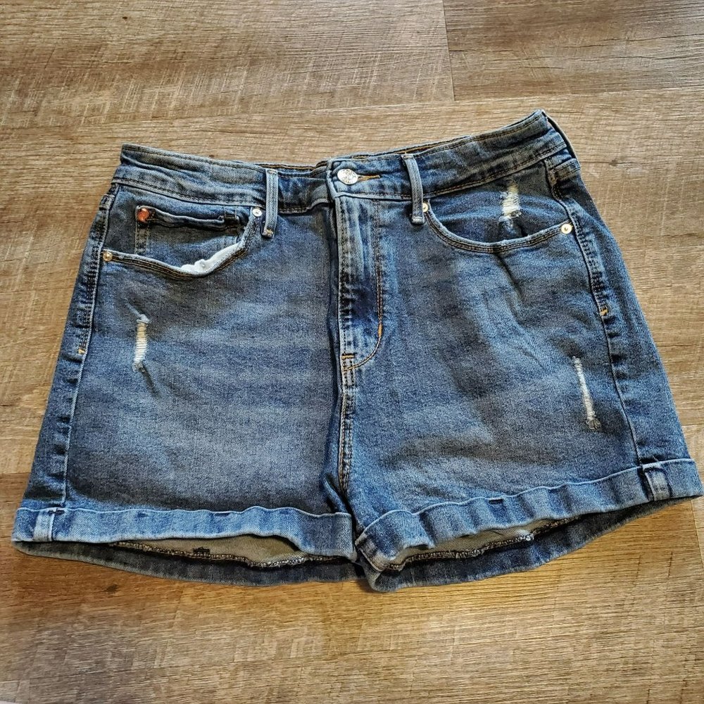 Denizen Levi's Jean shorts Size 11w30 Mom Shorts